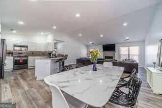 6242 Huckleberry Ridge in Flowery Branch, GA - Building Photo - Building Photo