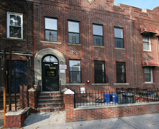 816 Saratoga Ave in Brooklyn, NY - Building Photo - Building Photo