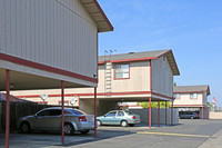 Regency Park Apartments in Sanger, CA - Foto de edificio - Building Photo