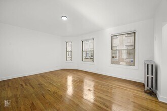 8051 S Ingleside Ave 934-42 E 81st Chicago, IL 60619 in Chicago, IL - Foto de edificio - Building Photo