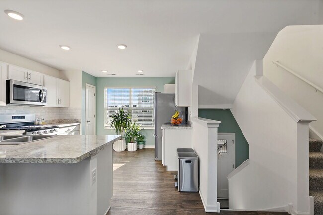 3806 Honeysuckle Ln in Elgin, IL - Building Photo - Building Photo