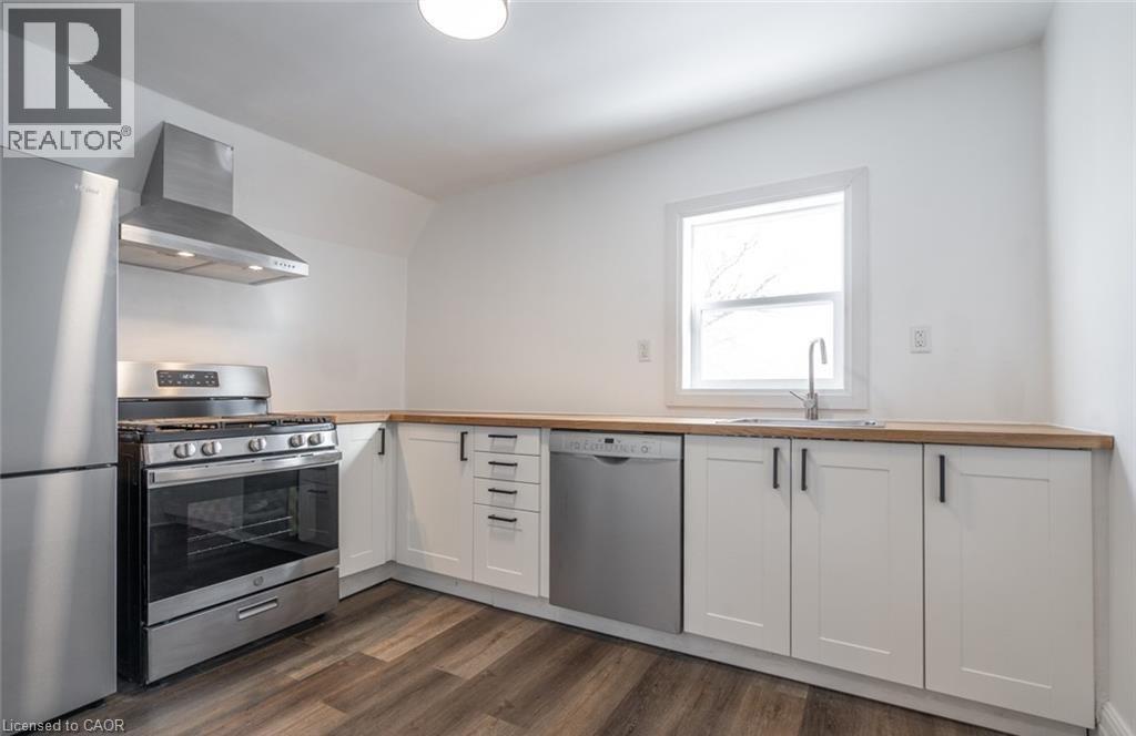 198 Sherman Ave N in Hamilton, ON - Building Photo