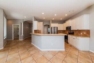 1073 Whitegate Ct in Sarasota, FL - Foto de edificio - Building Photo