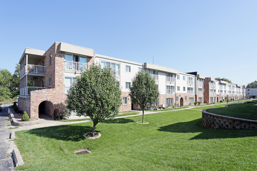 The 1001 Apartments in Omaha, NE - Building Photo