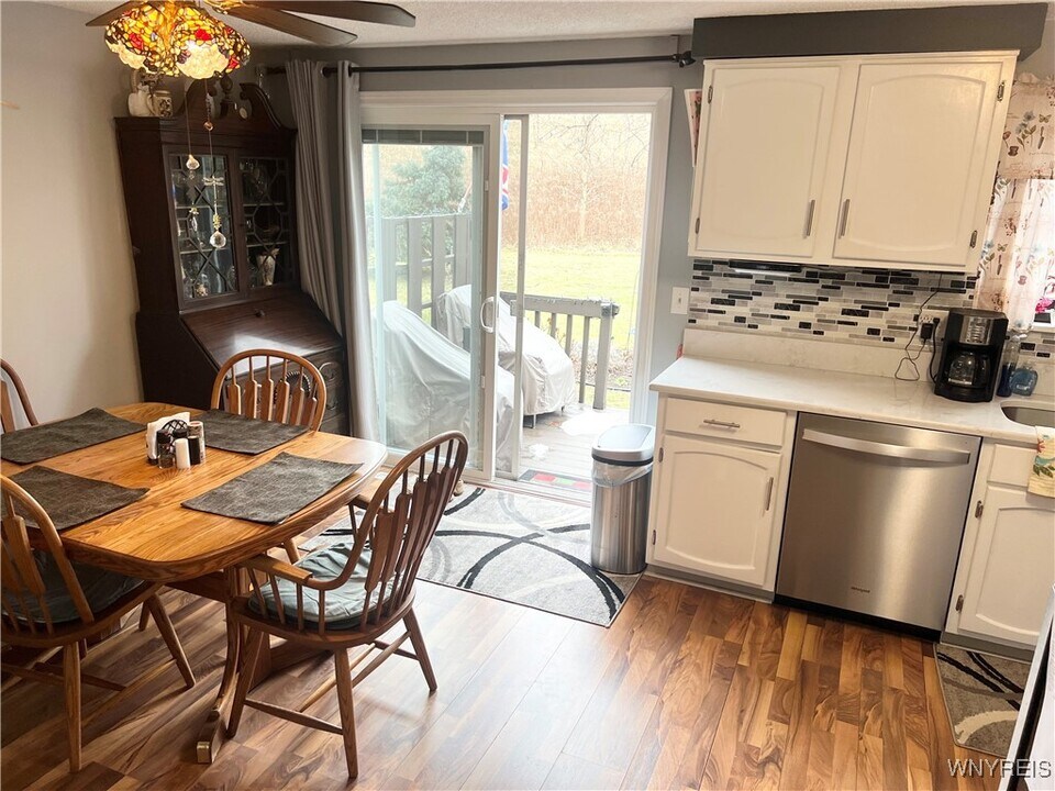 126 Ellicott Creek Rd in Tonawanda, NY - Building Photo