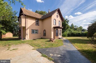 724 E Locust Ave in Philadelphia, PA - Building Photo