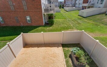 3223 Careysbrook Ct in Waldorf, MD - Foto de edificio - Building Photo