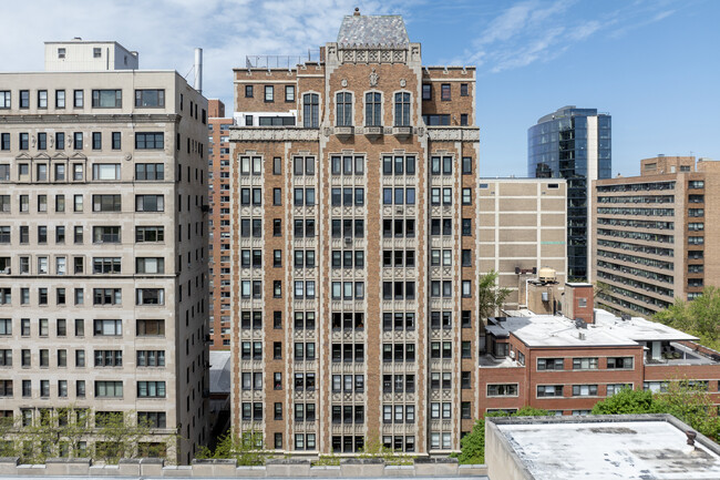 Commonwealth Towers in Chicago, IL - Building Photo - Building Photo