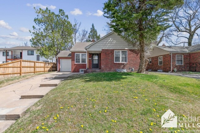 property at 636 N Bluff St