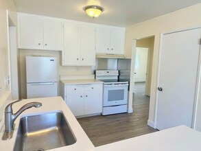 1837 Mendocino St in Seaside, CA - Foto de edificio - Building Photo