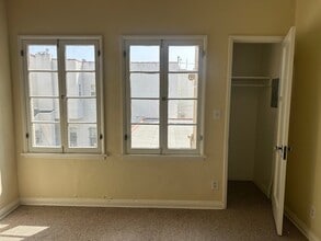 1062 Masselin Ave, Unit 1066 in Los Angeles, CA - Foto de edificio - Building Photo