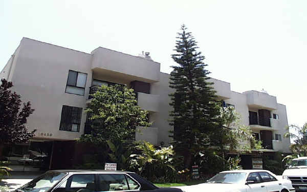 Eastborne Apartments in Los Angeles, CA - Building Photo