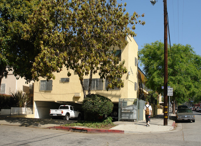 1661 N Wilton Pl in Los Angeles, CA - Building Photo - Building Photo