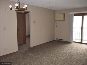 325 W 9th St-Unit -D in New Richmond, WI - Building Photo - Building Photo