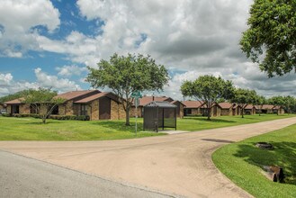 Orchard Park Apartments in Angleton, TX - Building Photo - Building Photo