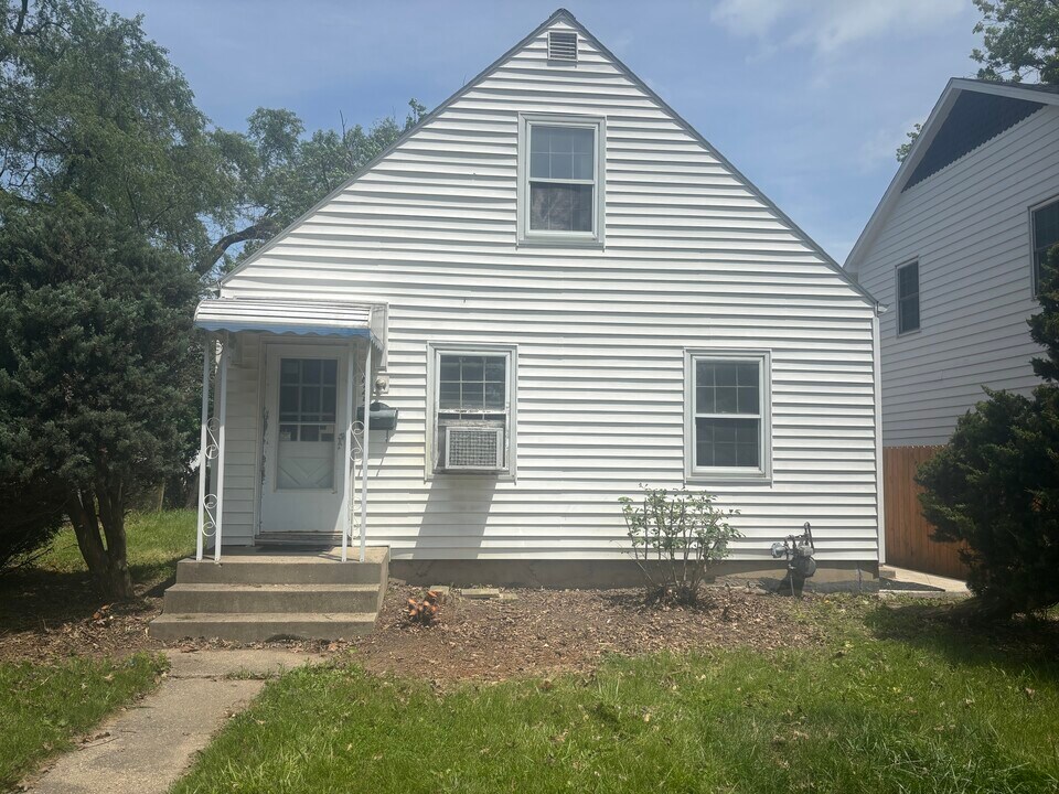 825 McKinnie Ave in Fort Wayne, IN - Building Photo