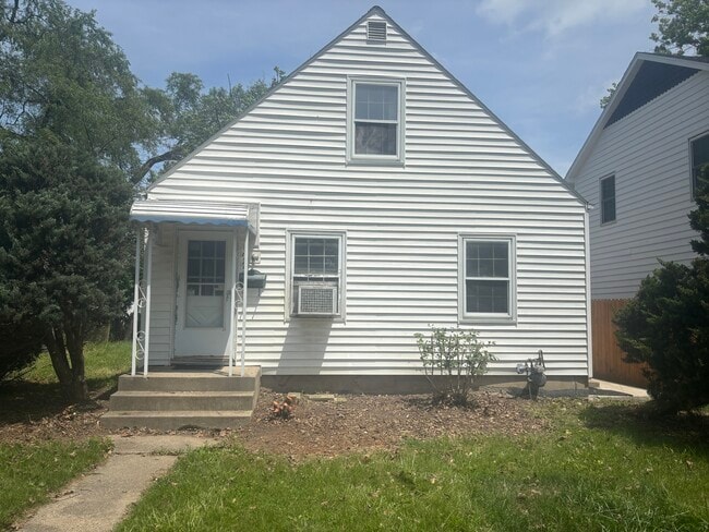 property at 825 McKinnie Ave