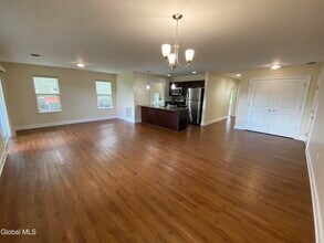 74 Weibel Ave in Saratoga Springs, NY - Building Photo - Building Photo