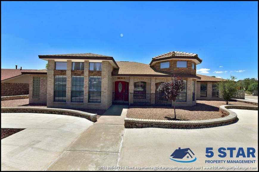 11620 Maria Seanes Dr in El Paso, TX - Building Photo