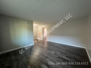 324 Wilson Ave in West Chicago, IL - Building Photo - Building Photo