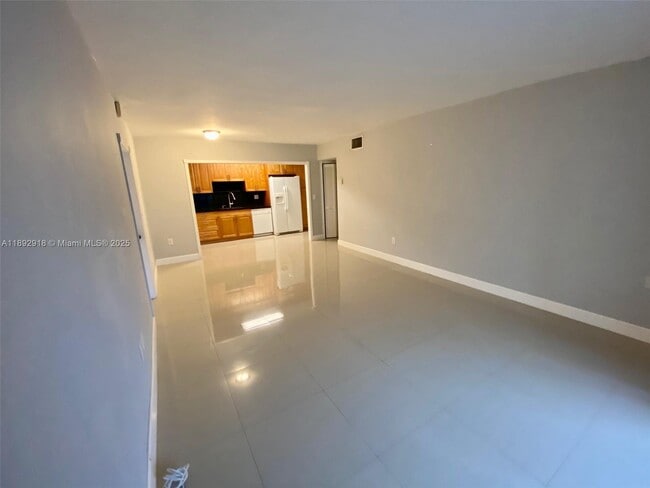 7913 SW 104th St in Miami, FL - Building Photo - Building Photo