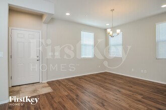 661 Swift Eagle Ave, Unit 2 in Henderson, NV - Building Photo - Building Photo