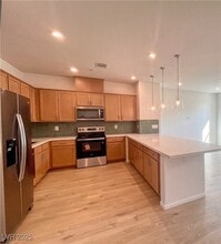 8683 Luxuriant Ave in Las Vegas, NV - Building Photo - Building Photo