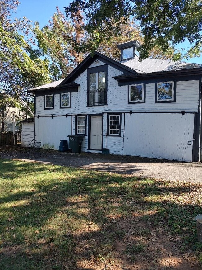 232 Richfield Ave, Unit Carriage House