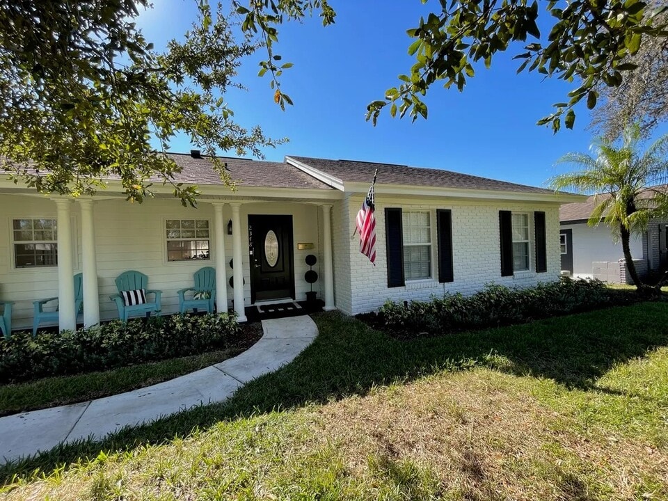 2348 Markingham Rd in Maitland, FL - Building Photo