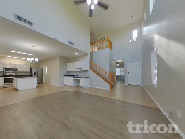 17244 W Maui Ln in Surprise, AZ - Foto de edificio - Building Photo