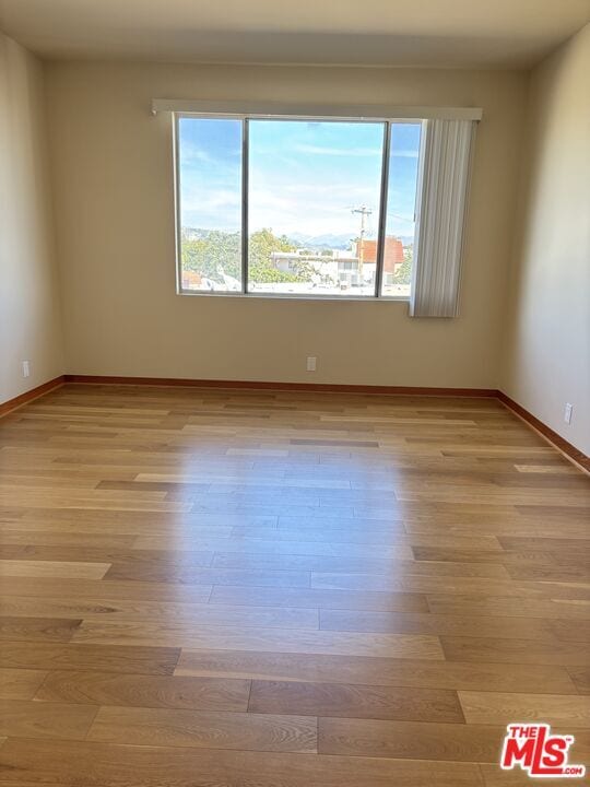 10465 Eastborne Ave in Los Angeles, CA - Building Photo - Building Photo