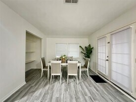 5346 Windswept Ln in Houston, TX - Building Photo