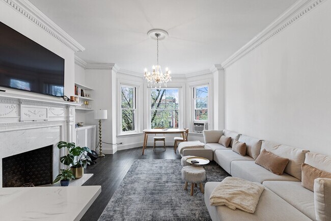 373 Commonwealth Ave, Unit 402 in Boston, MA - Foto de edificio - Building Photo