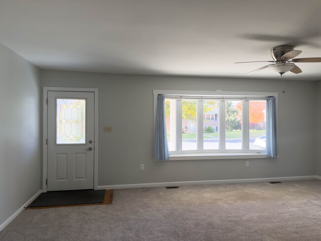 837 Martin Ave in Ephrata, PA - Foto de edificio - Building Photo