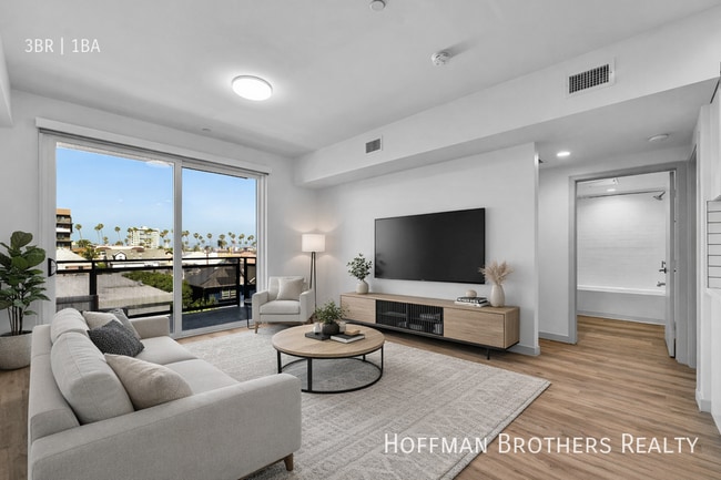 property at 1240 Magnolia Ave