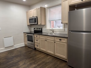 216 W Main St, Unit Apt 1 in Ephrata, PA - Building Photo - Building Photo