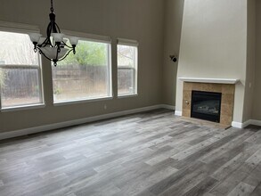 220 Sorrel Ct in Patterson, CA - Building Photo - Building Photo
