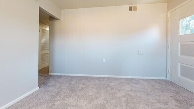 10722 Gifford Ave in Philadelphia, PA - Building Photo - Building Photo
