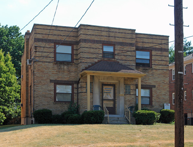 3135 Mozart Ave in Cincinnati, OH - Building Photo - Building Photo