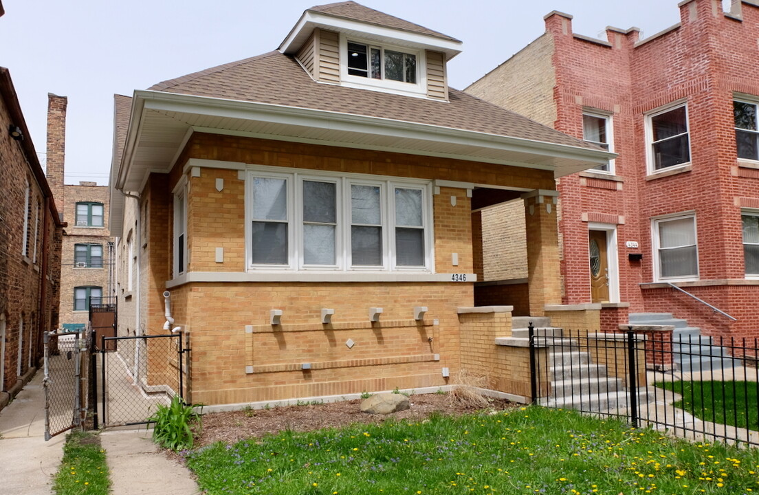 4346 W Parker Ave in Chicago, IL - Building Photo