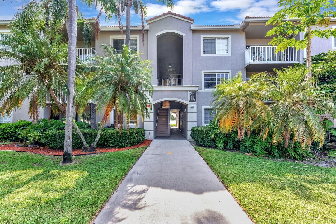 5055 Wiles Rd in Coconut Creek, FL - Building Photo