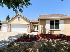 1487 Breezeway Ct in Merced, CA - Building Photo - Building Photo