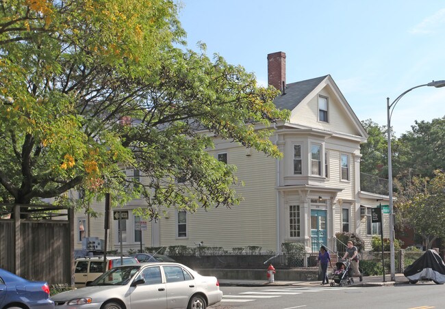 329 Broadway in Cambridge, MA - Building Photo - Building Photo