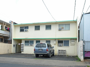 1830 Democrat St in Honolulu, HI - Building Photo - Building Photo