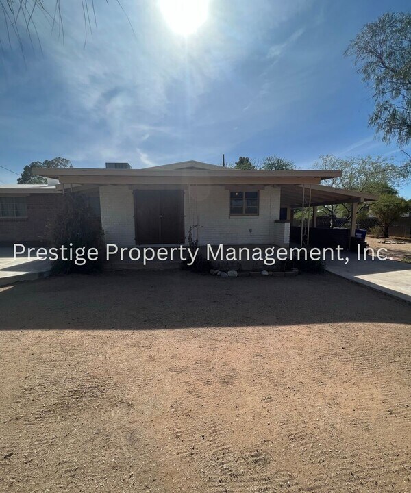 349-351 E Smoot Pl in Tucson, AZ - Building Photo