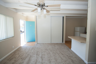 Sands Studio Apartments in Sunnyvale, CA - Building Photo - Building Photo