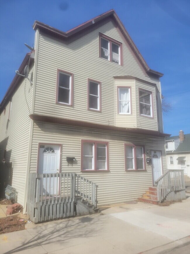 property at 1105 W Hayes Ave