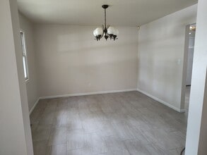 817 Kenyon Dr in Springfield, IL - Building Photo - Building Photo
