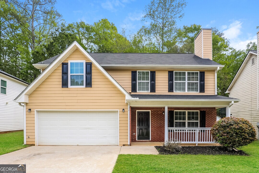 320 Valley View Dr in Fairburn, GA - Building Photo