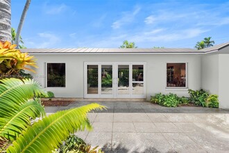 270 Cypress Dr in Key Biscayne, FL - Building Photo - Building Photo